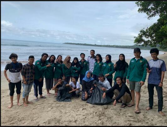 Peringati Satu Tahun Tsunami Selat Sunda MPM UNMA Banten dan BPM UPJ Kota Tangsel Lakukan Aksi Pemungutan Sampah